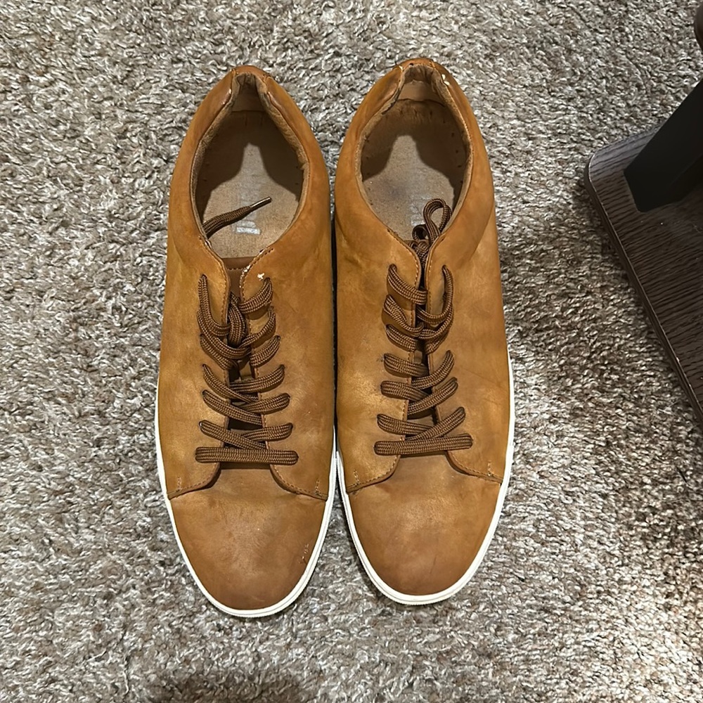 Men’s casual shoes